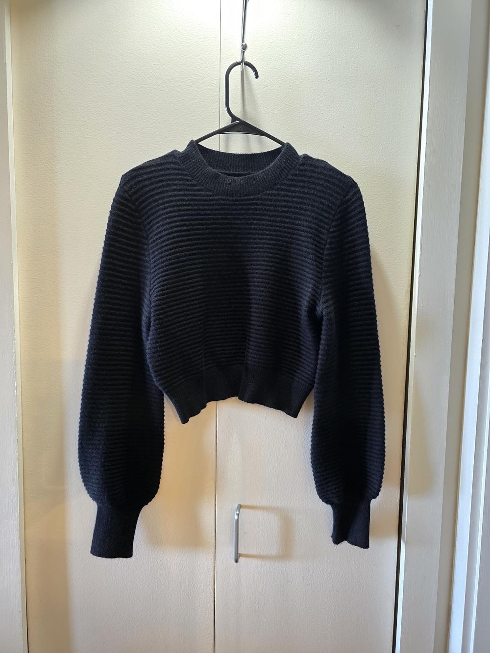 Black Ribbed Balloon-Sleeve Cropped Sweater